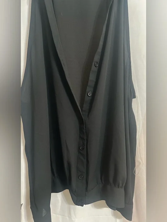 Sleeveless Button-Front Blouse - Picture 4 of 5